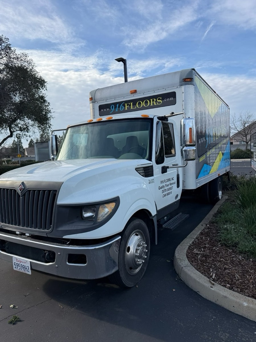 916 Floors box truck serviced on-site for Clean Truck Check compliance
